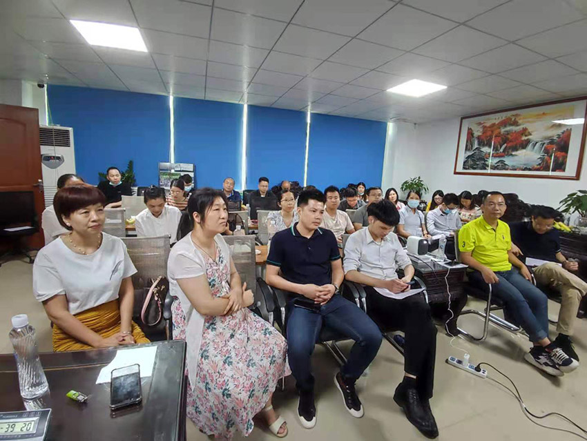在我司辦公室與同行的交流